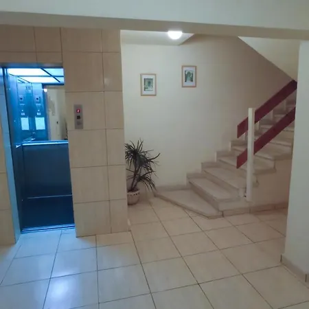 Apartment Luxury Maisonette - Ea View, Gym- 5 Min From Larnaca