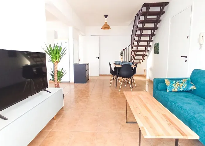 Luxury Maisonette - Ea View, Gym- 5 Min From Apartamento Lárnaca