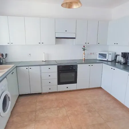 Luxury Maisonette -sea View, Netflix, Gym- 5 Min From * Ларнака