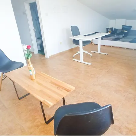 Luxury Maisonette -sea View, Netflix, Gym- 5 Min From *