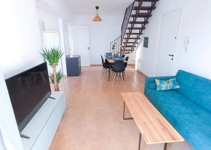 Luxury Maisonette - Ea View, Gym- 5 Min From * لارنكا