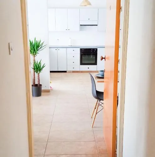 Luxury Maisonette - Ea View, Gym- 5 Min From Larnaca