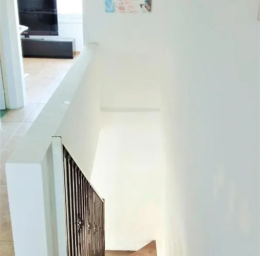 Luxury Maisonette - Ea View, Gym- 5 Min From شقة *