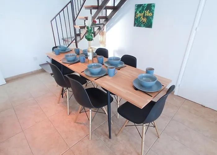 Appartement Luxury Maisonette - Ea View, Gym- 5 Min From Larnaca