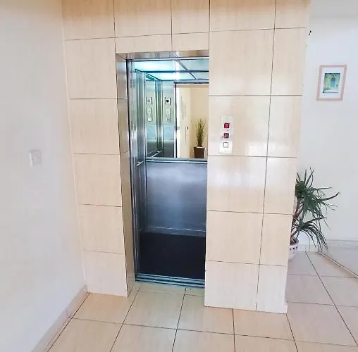 شقة Luxury Maisonette - Ea View, Gym- 5 Min From لارنكا