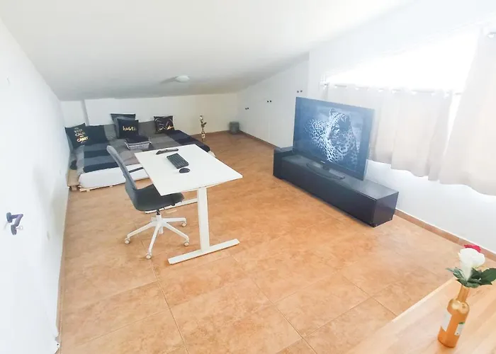 Luxury Maisonette - Ea View, Gym- 5 Min From *