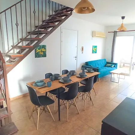 Luxury Maisonette - Ea View, Gym- 5 Min From * לרנקה