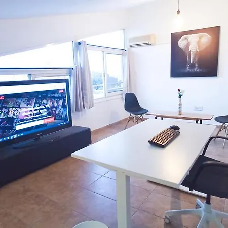 דירה Luxury Maisonette - Ea View, Gym- 5 Min From *