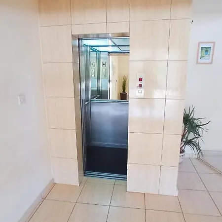 דירה Luxury Maisonette - Ea View, Gym- 5 Min From לרנקה