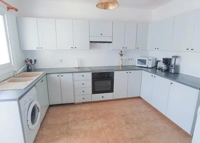 Luxury Maisonette - Ea View, Gym- 5 Min From * ラルナカ