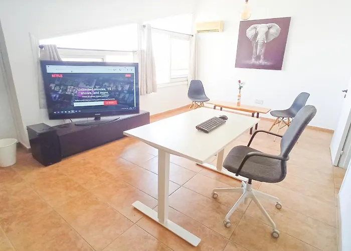 Luxury Maisonette - Ea View, Gym- 5 Min From ラルナカ